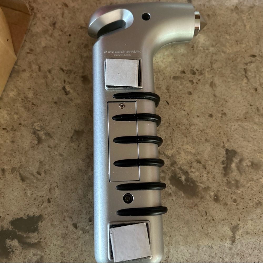 Lighted auto glass breaker